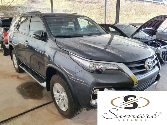 TOYOTA HILUX SW4 2017