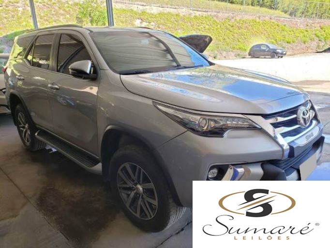 TOYOTA HILUX SW4 2017