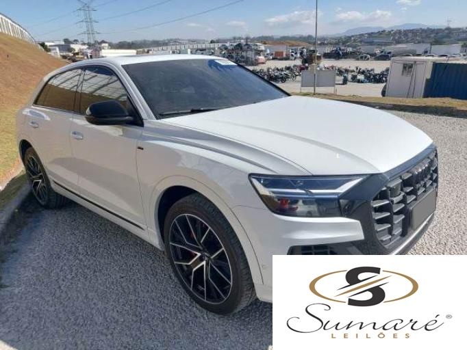 AUDI Q8 2020